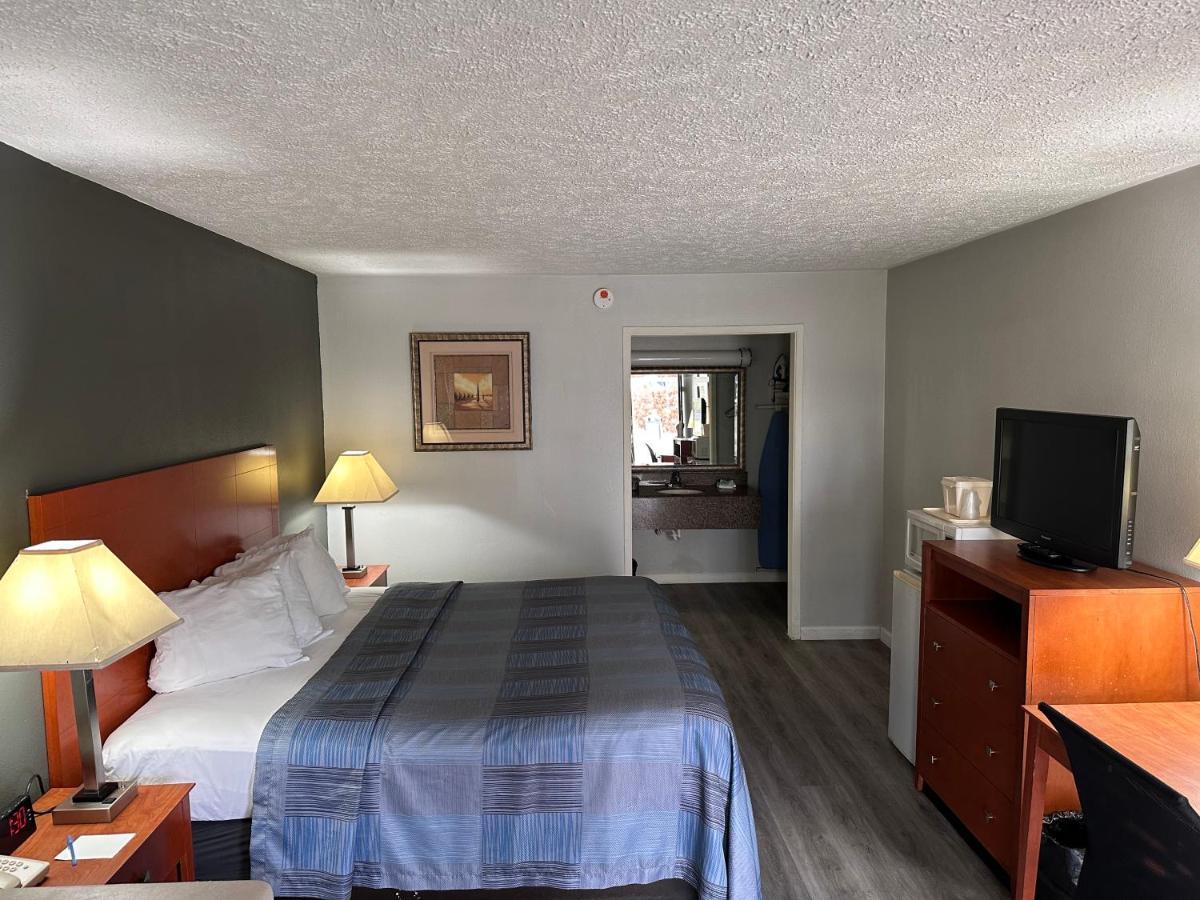 Wilkes-Barre Inn & Suites エクステリア 写真