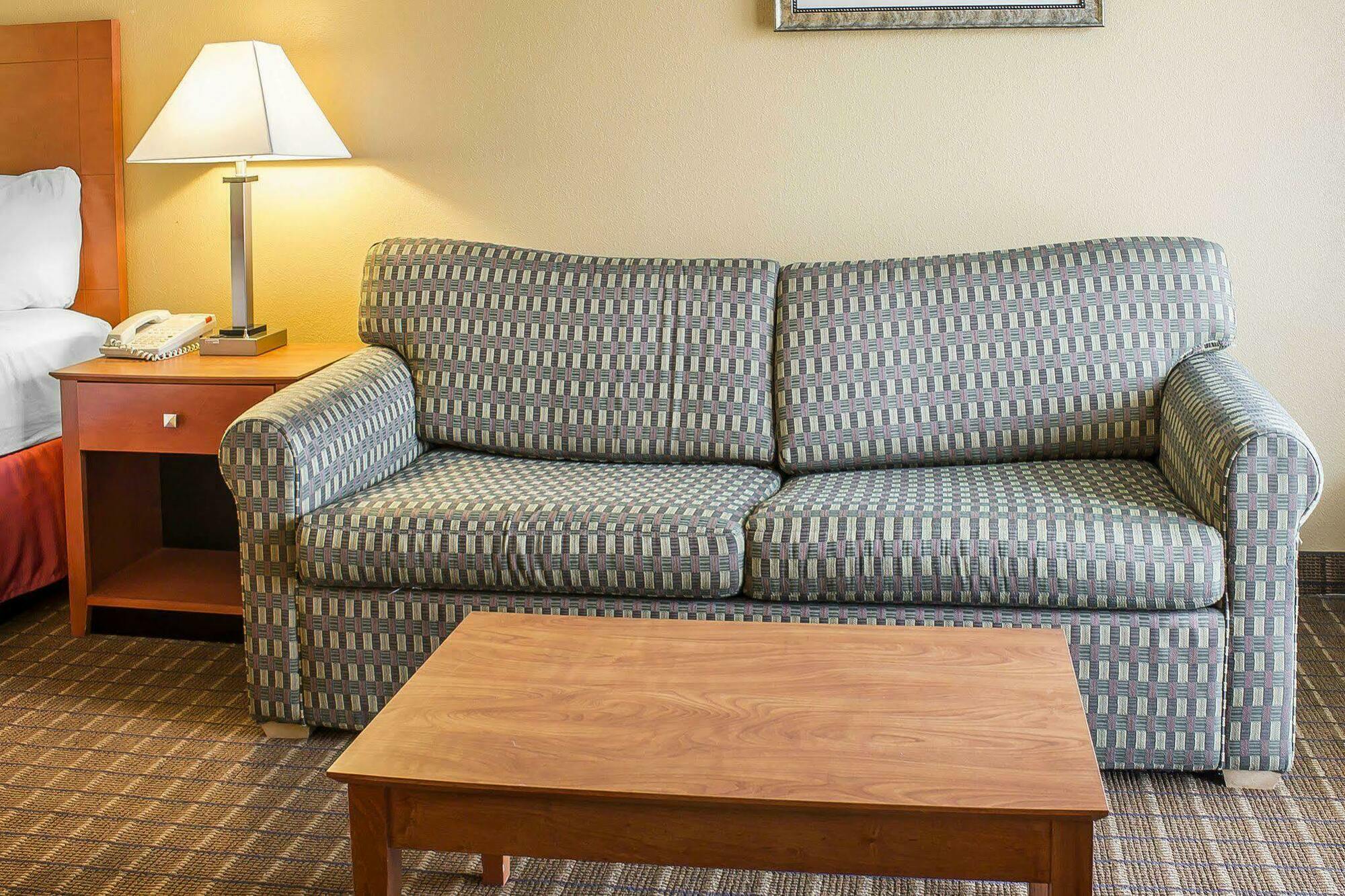 Wilkes-Barre Inn & Suites エクステリア 写真